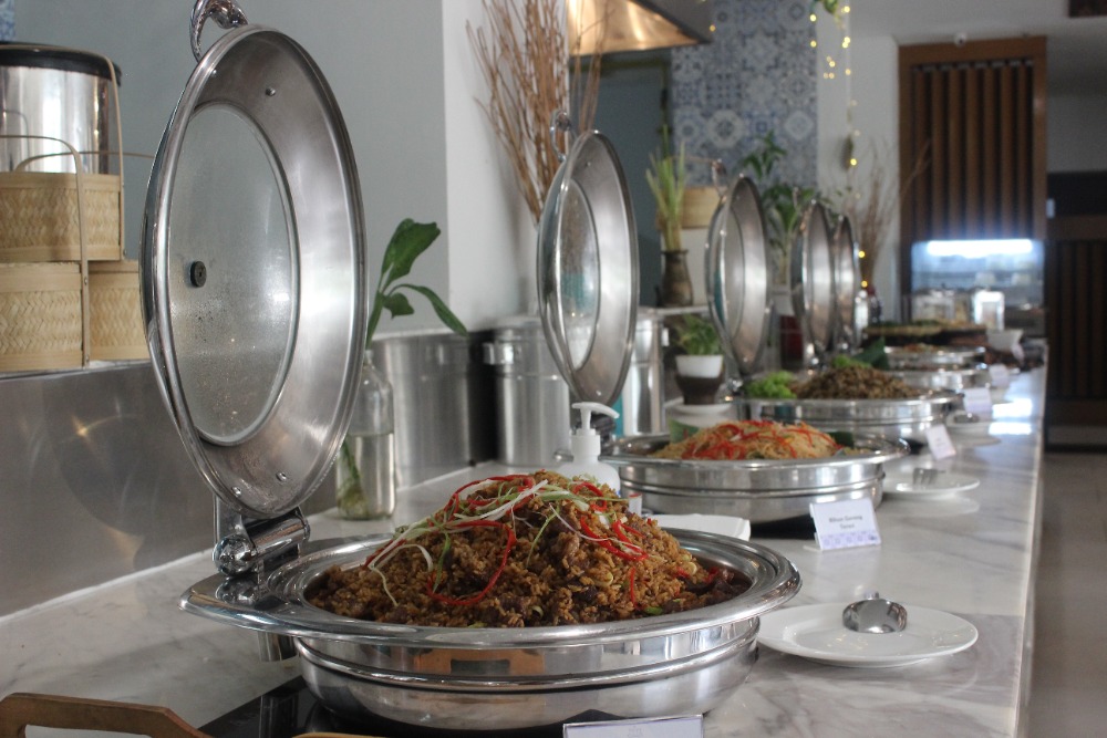 Dalam menyambut bulan suci Ramadan 1444H, Java Lotus Hotel mempersembahkan “Iftar Ramadan Buffet” dengan harga terjangkau untuk mengundang warga Jember  dapat berbuka puasa bersama dengan hiburan kesenian tradisional Jawa hampir setiap hari.

Harga Pantas! Hanya dengan Rp.99.000,- saja, publik bisa menikmati beragam menu lokal yang disajikan mulai dari pilihan di takjil corner, main buffet, 5 food stalls, dan beverage station.